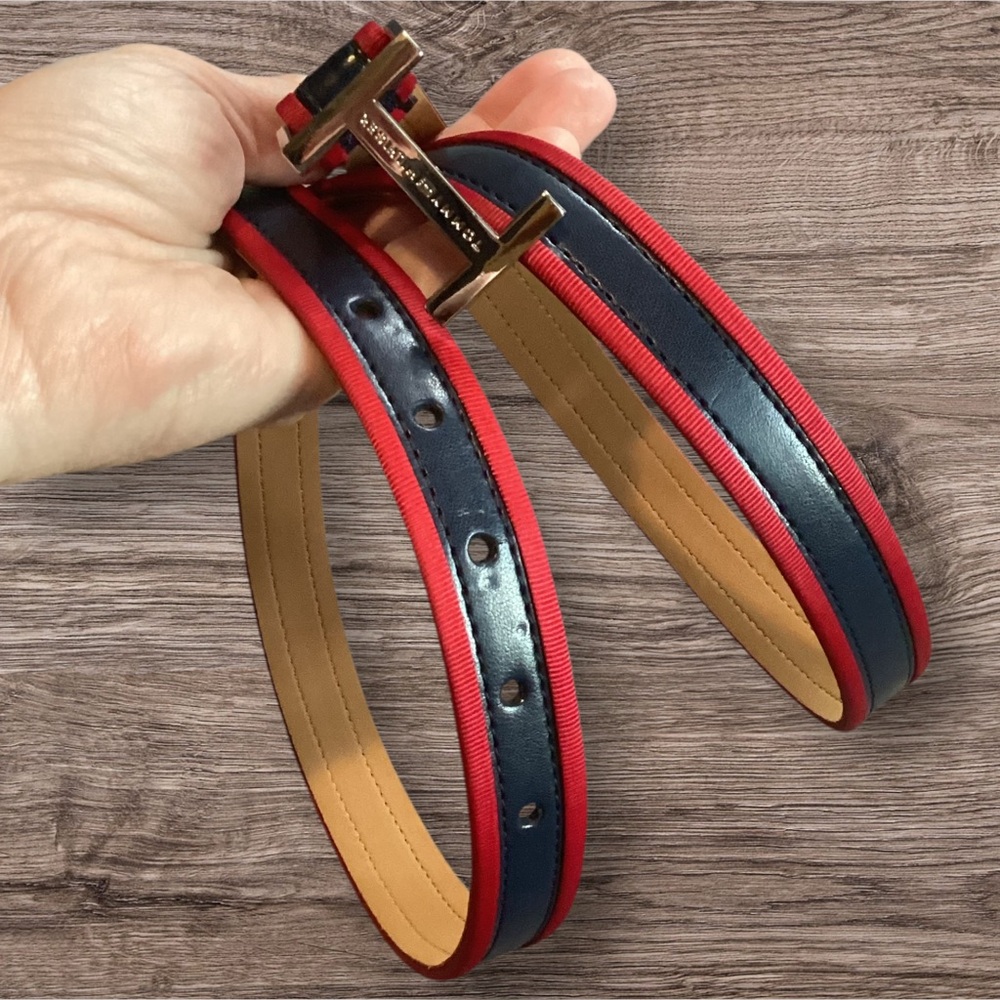 Tommy Hilfiger Women’s Silver Logo Buckle‎ Leather Belt